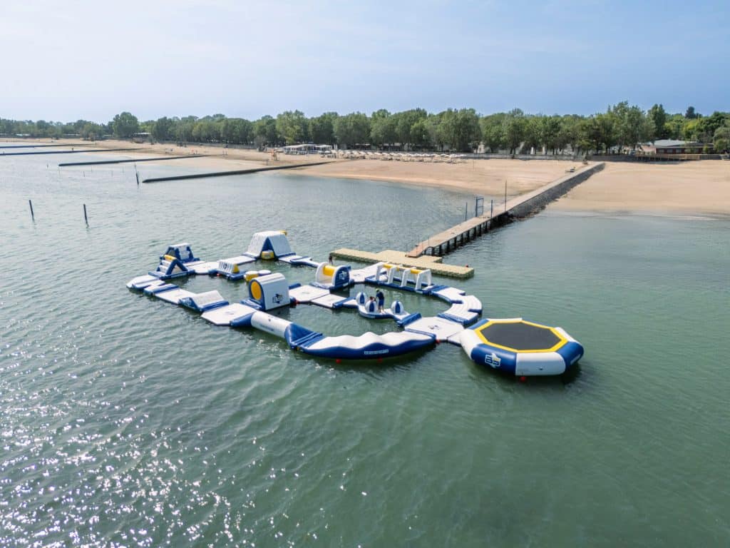 Italie-Club-del-sol-Grado Aquapark at sea - Parc aquatique gonflable BAW-Sports